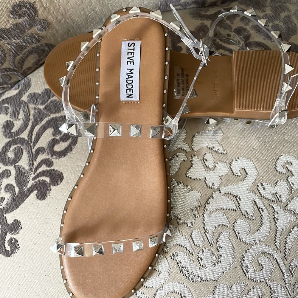 SOLD🆕 STEVE MADDEN TEEZ clear stud sandals Sz 7.5 - Picture 4 of 5